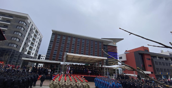 Дан Републике Српске: Свечани дефиле кроз Источно Сарајево (ФОТО)