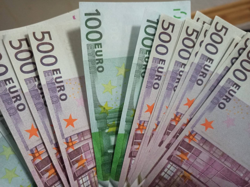 Из куће отуђен новац у износу од 11 500 евра