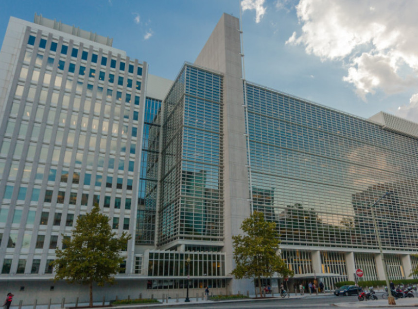 Globalna ekonomija bi mogla da padne u recesiju 2023.