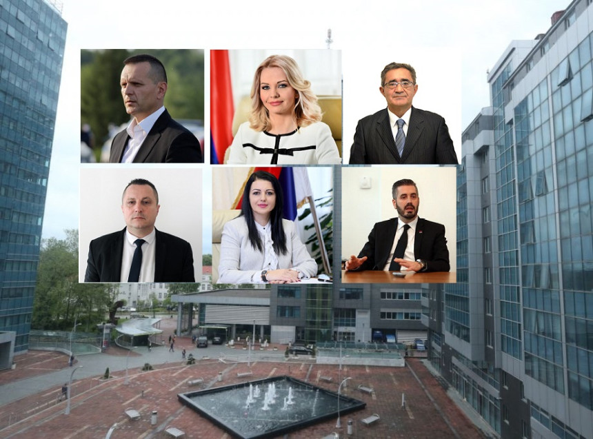 Nekadašnji ministri hodaju po šumi i čekaju funkcije