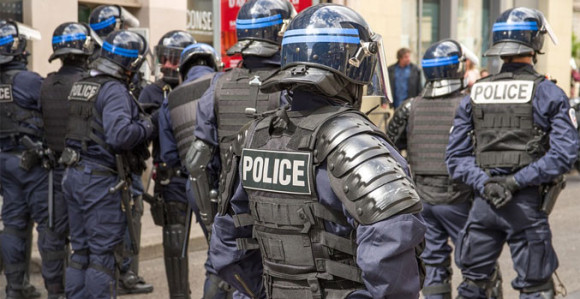 Pariz: Nekoliko ljudi povrijeđeno u napadu nožem