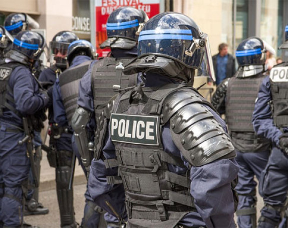 Париз: Неколико људи повријеђено у нападу ножем
