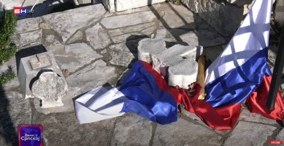 Oskrnavljeno groblje u rodnom selu Svetog Vasilija