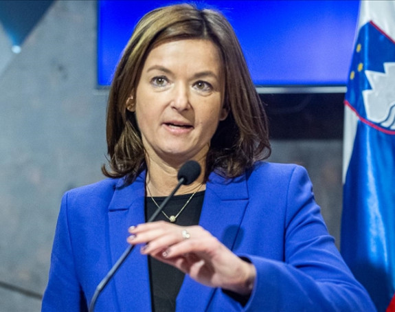 Fajon: EU osuđuje potez da se Putinu dodijeli orden