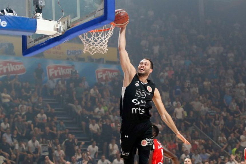 Prešao iz Zvezde u Partizan, pa tužio crno-bijele