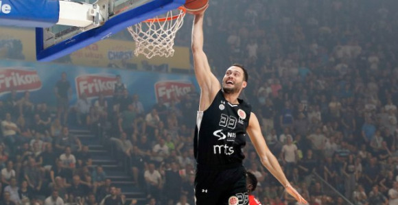 Prešao iz Zvezde u Partizan, pa tužio crno-bijele