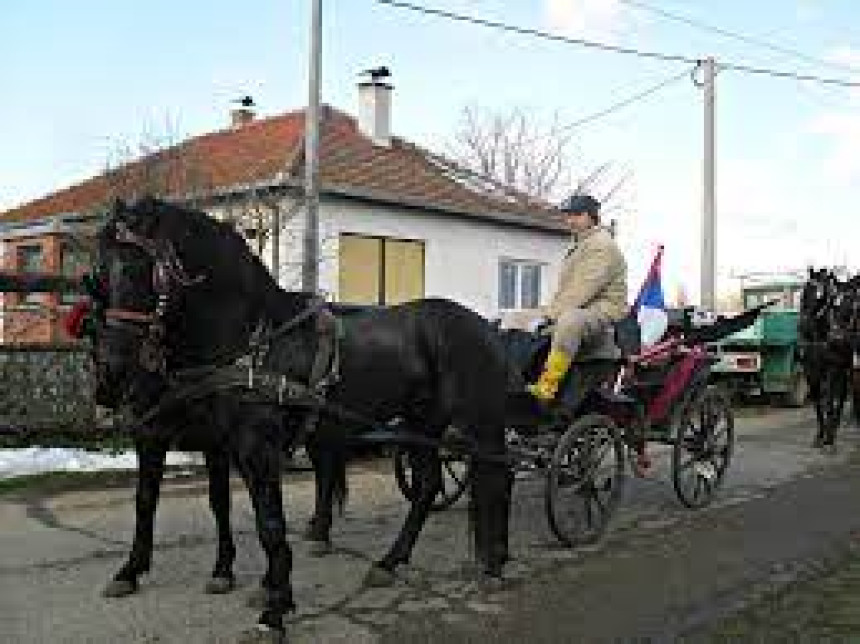 Čuvanje tradicije: Božićno jahanje konja kroz selo