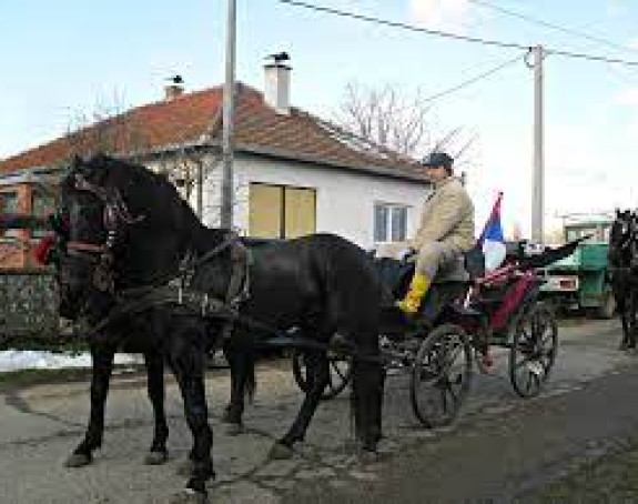 Чување традиције: Божићно јахање коња кроз село