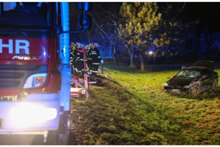 Vozač iz BiH pijan bježao policiji, pa sletio u dvorište