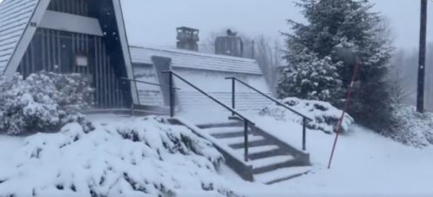 Bez struje 90.000 domaćinstava zbog zimske oluje