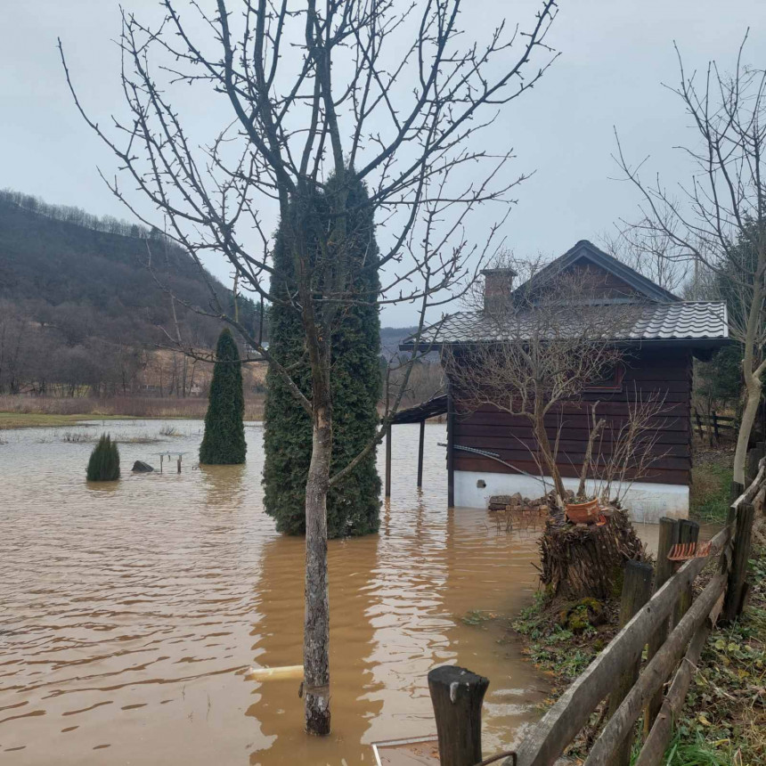 Због падавина уведено ванредно стање у Трнову