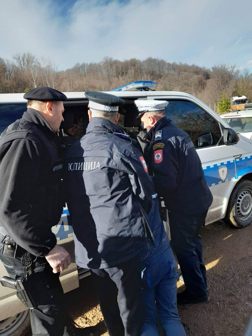 Protest zbog uništavanja puta, bilo i hapšenja