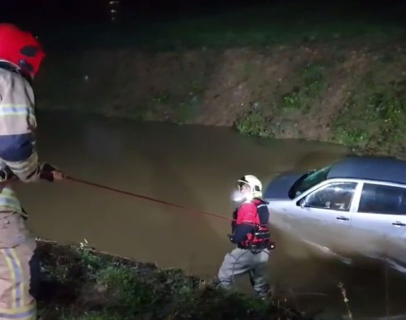 Prijedor: Sletio u rijeku, izvlačili ga vatrogasci