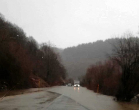 Izlila se rijeka, zatvoren put Nevesinje-Gacko