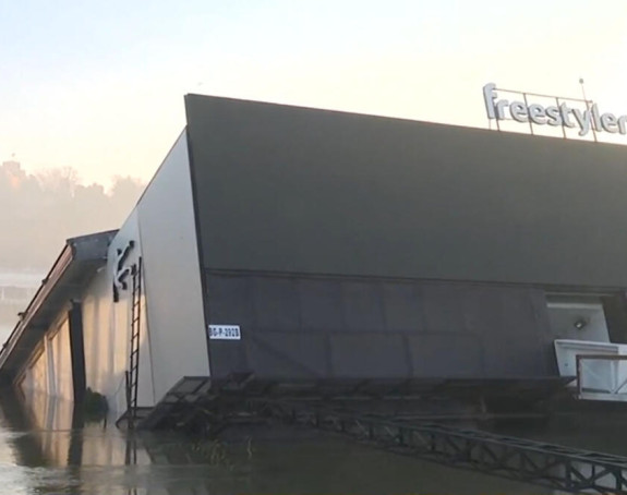 Vlasnik potonulog splava dobio nalog da ga izvuče