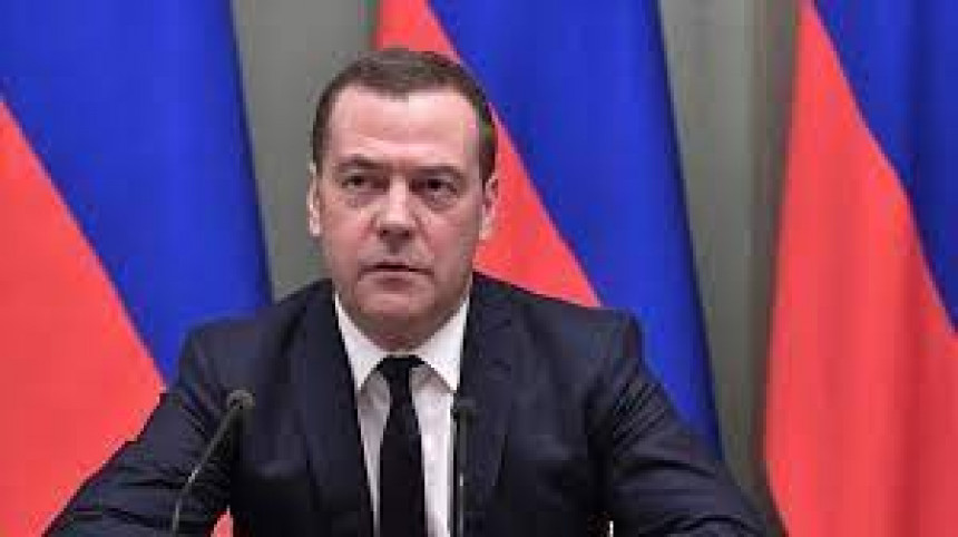 Medvedev: Moguće formiranje novog vojnog saveza