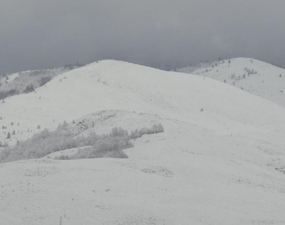 CG: Evakuisano petoro ljudi iz snežnog nanosa