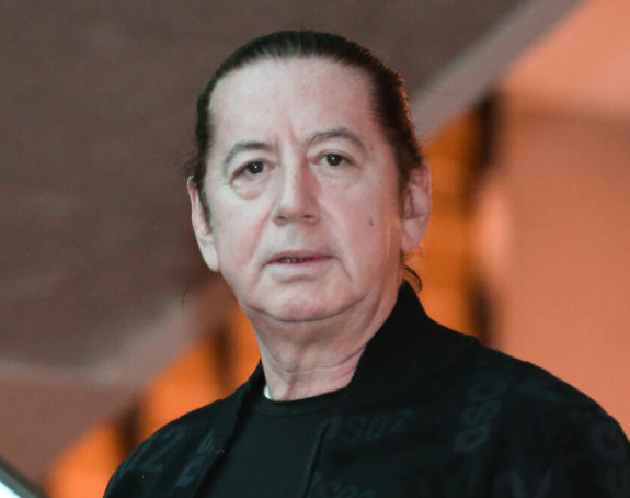 I Jašar ode kod plastičara želi da se podmladi!