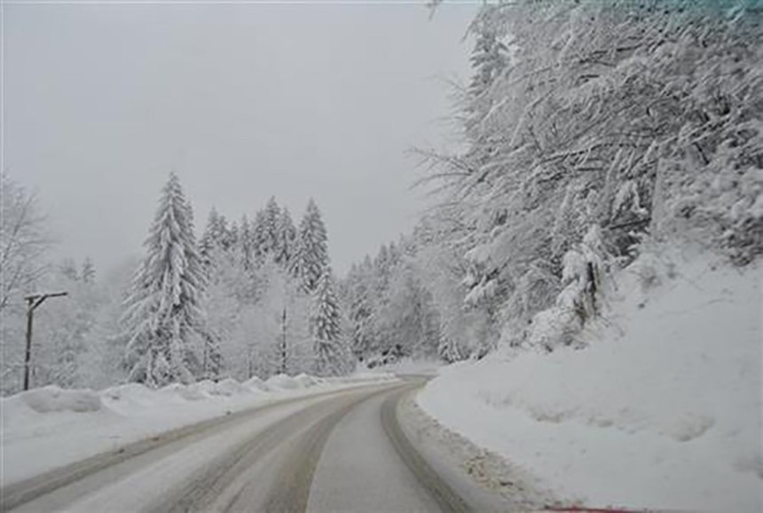 Tokom dana oblačno, popodne slabije padavine