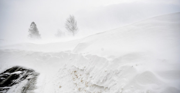 Hiljade potrošača bez struje zbog snega i vetra