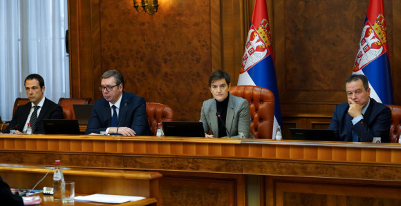 Vučić informisao Vladu o sastanku sa "petorkom"