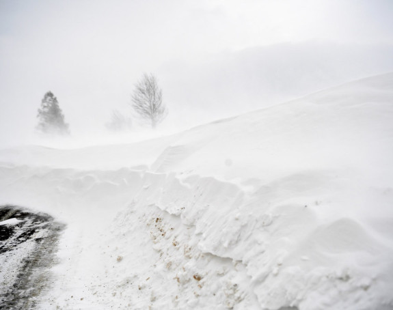 Hiljade potrošača bez struje zbog snega i vetra