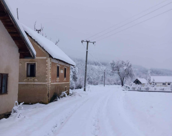 Bez struje više naselja, nema nastave u školama