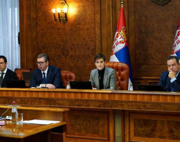 Vučić informisao Vladu o sastanku sa "petorkom"