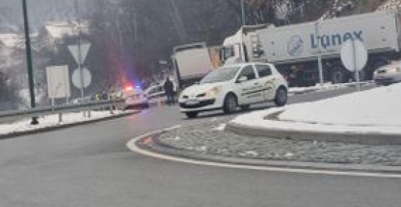 Sudar kamiona i šlepera, tri osobe povrijeđene