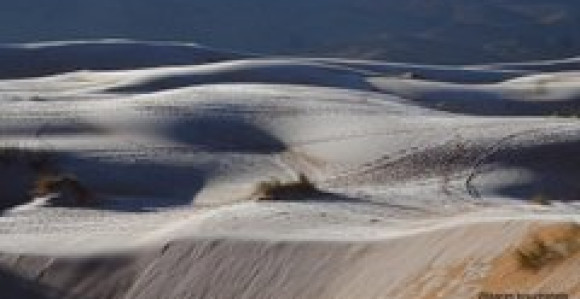 Nevjerovatno: Pao snijeg u pustinji i prekrio dine