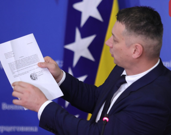 "Imam dozvolu za oružje, nemam Sky aplikaciju..."