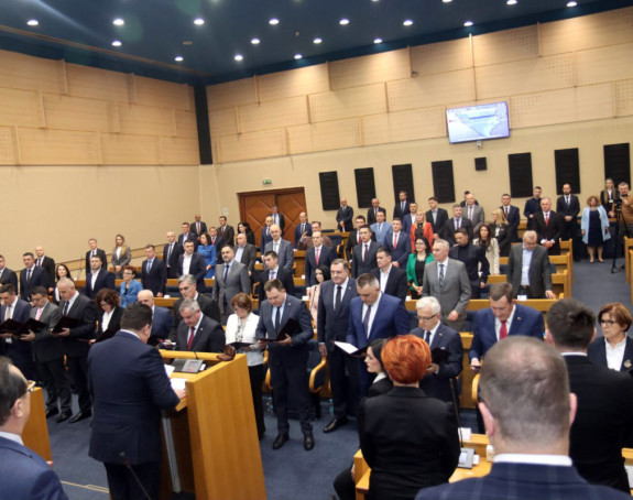 Како ради Влада Српске без два министра? Грађани и не знају ко су нови министри!