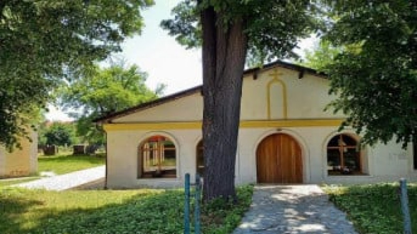 Pronađeno tijelo muškarca kod crkve u Vučitrnu