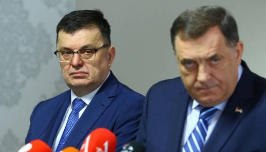 Dodik smiruje nezadovoljne članove SNSD-a