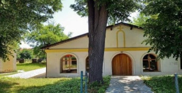 Pronađeno tijelo muškarca kod crkve u Vučitrnu