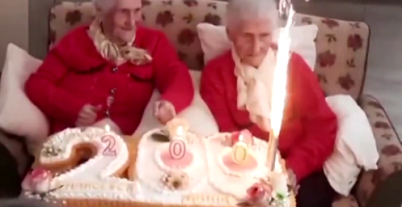Близнакиње из Италије прославиле 100. рођендан: Заједно имају 50 унучади