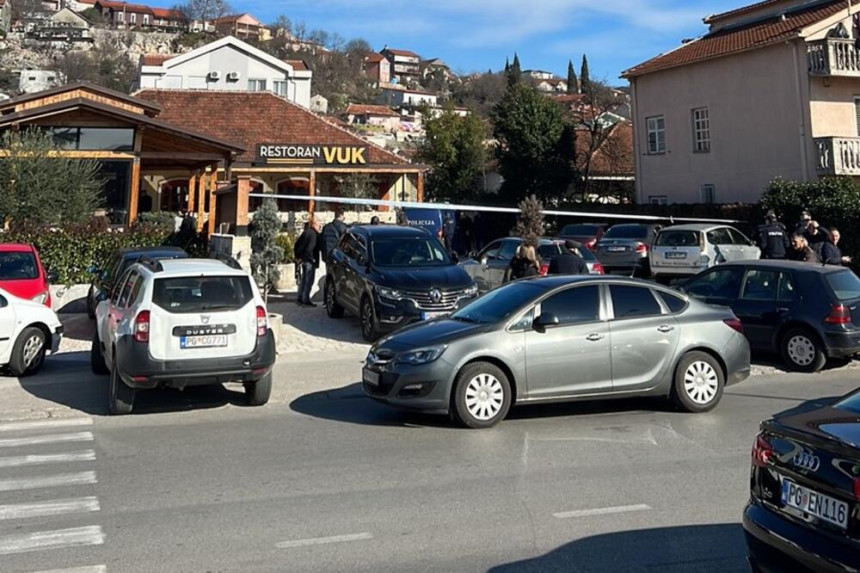 Ranjen muškarac u bašti restorana u Podgorici