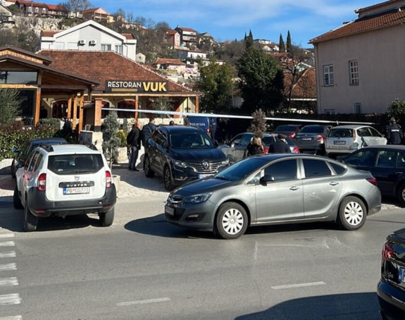 Ranjen muškarac u bašti restorana u Podgorici