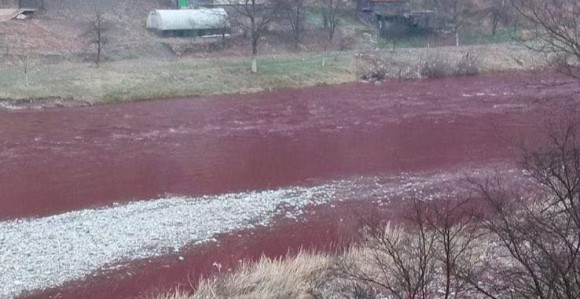 Шта се дешава - Ријека Босна код Зенице црвена