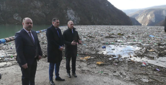 Ministar u obilasku, ima li rješenja za otpad u Drini?