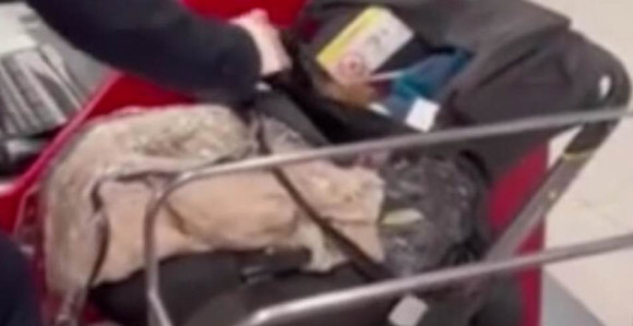 Roditelji ostavili bebu na aerodromu i krenuli u avion