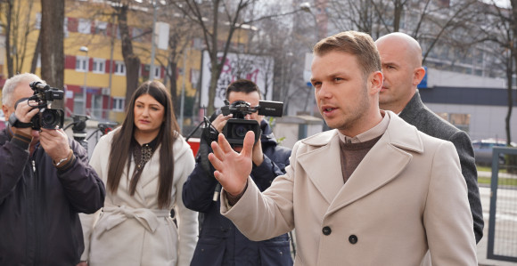Извадите из ладица предмете убистава и криминала