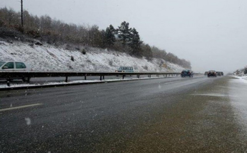 U višim predjelima snijeg, vozačima se savjetuje oprez