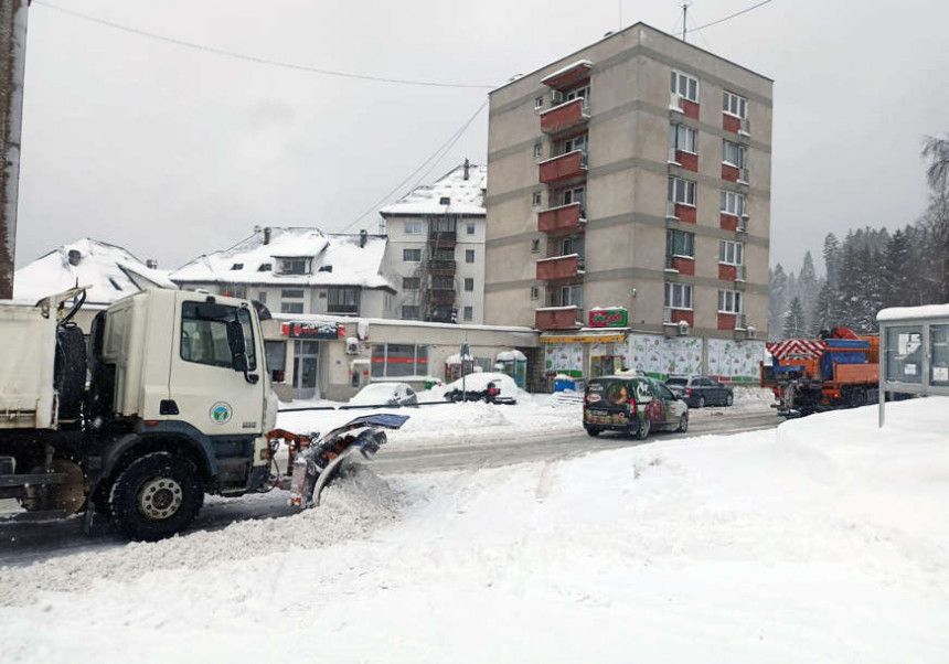 Otežan saobraćaj na Han Pijesku, snijeg visine 50 cm