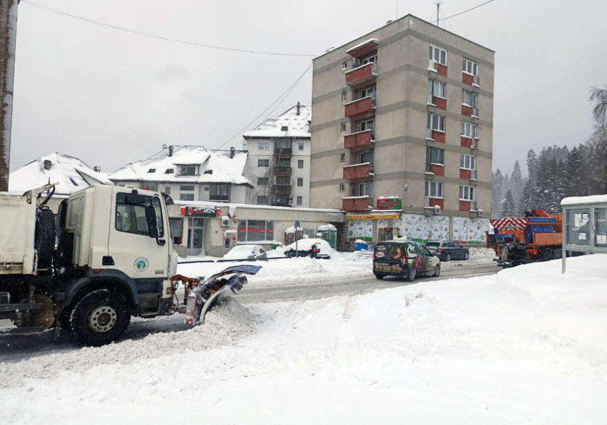 Otežan saobraćaj na Han Pijesku, snijeg visine 50 cm