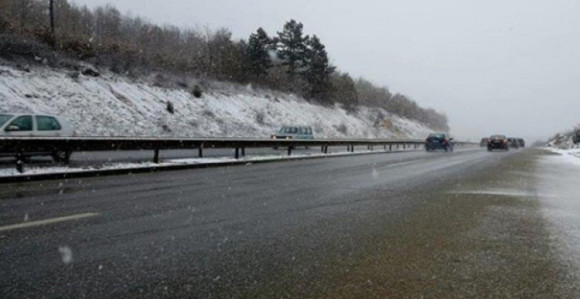 U višim predjelima snijeg, vozačima se savjetuje oprez