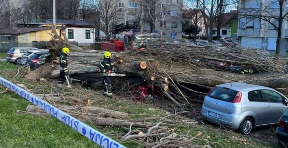 Nevrijeme širom HR: U Splitu povrijeđen dječak