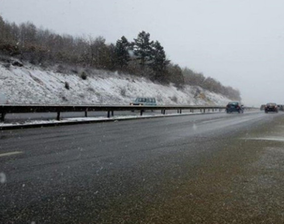 U višim predjelima snijeg, vozačima se savjetuje oprez