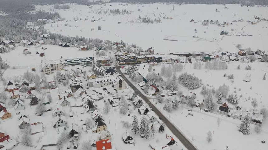 Mećava na Žabljaku, smetovi od po nekoliko metara