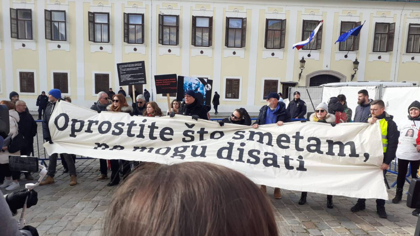 PROTEST: "Oprostite što smetam, ne mogu disati"